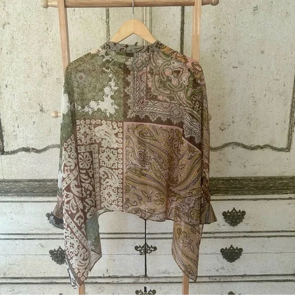 ZARA London lovely Traf Print Cape Blouse. Pants avail to make lounge wear set. - Picture 2 of 6